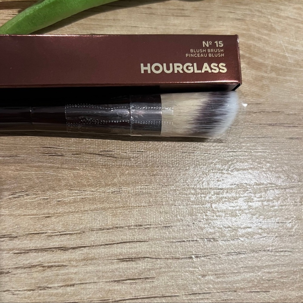 Hourglass No. 15 Blush Brush   ~NEW~ - Picture 5 of 10